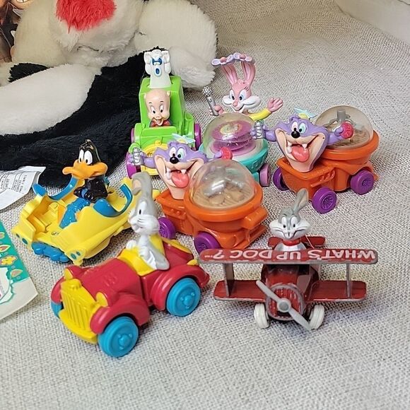 Looney Toon Bundle Of Misc Toys, Vhs, Dvd - Picture 4 of 11